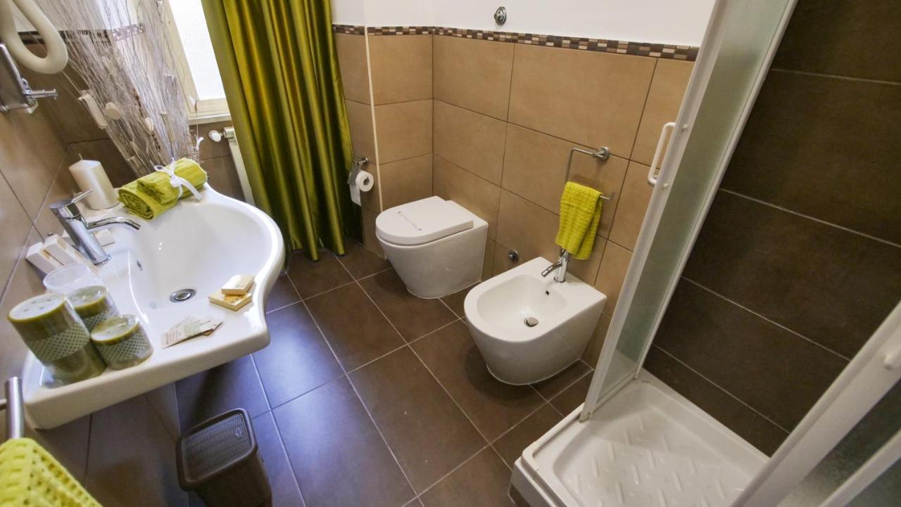 Home Suites Giolitti Rome Bagian luar foto